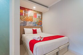 RedDoorz Plus @ Point Phila Cihampelas