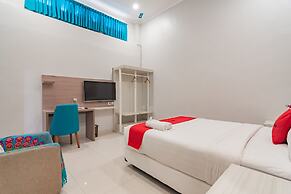 RedDoorz Plus @ Point Phila Cihampelas