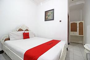 RedDoorz Plus @ Taman Siswa 3