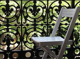 06 Soho Suites Bed & Breakfast