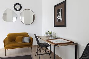 Unit 1 - Stylish Smart Home with Private Parking