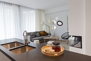Unit 1 - Stylish Smart Home with Private Parking