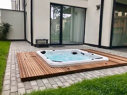 Unit 1 - Stylish Smart Home with Private Parking