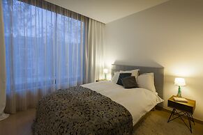 Unit 3 - Modern Smart Home Triplex Private Garden & Parking