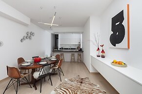 Unit 3 - Modern Smart Home Triplex Private Garden & Parking