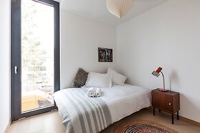 Unit 4 - Spacious Smart Home Triplex Private Garden & Parking