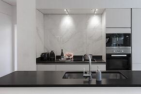 Unit 2 - Modern Smart Home Duplex With Free Parking