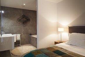 Unit 2 - Modern Smart Home Duplex With Free Parking