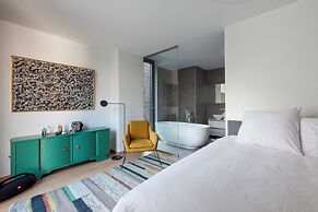 Unit 5 - Trendy Smart Home Triplex Private Garden & Parking