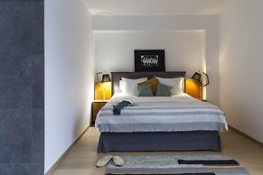 Unit 6 - Colorful Smart Home Triplex Private Garden & Parking