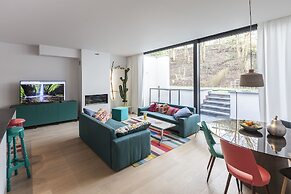 Unit 6 - Colorful Smart Home Triplex Private Garden & Parking