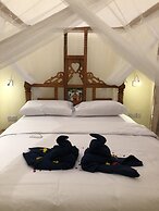 Bottoms Up - Hotel
