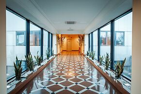 River Palace Hotel