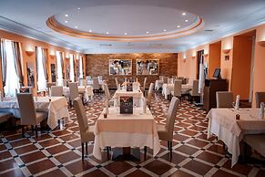 River Palace Hotel