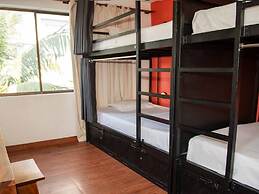 Mad Monkey Phnom Penh - Hostel
