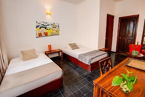 Mad Monkey Phnom Penh - Hostel