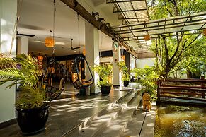Mad Monkey Phnom Penh - Hostel
