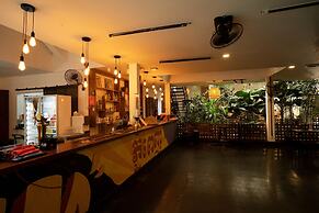 Mad Monkey Phnom Penh - Hostel