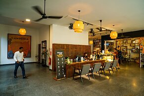Mad Monkey Phnom Penh - Hostel