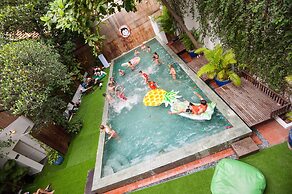Mad Monkey Phnom Penh - Hostel