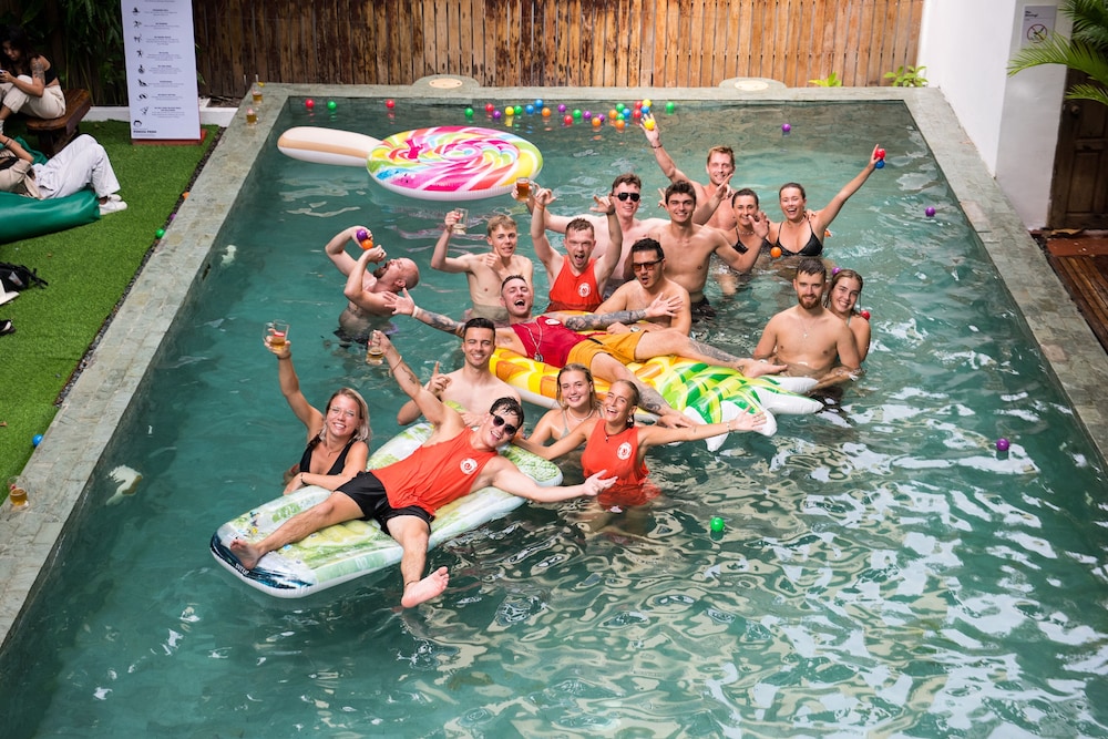 Mad Monkey Phnom Penh - Hostel
