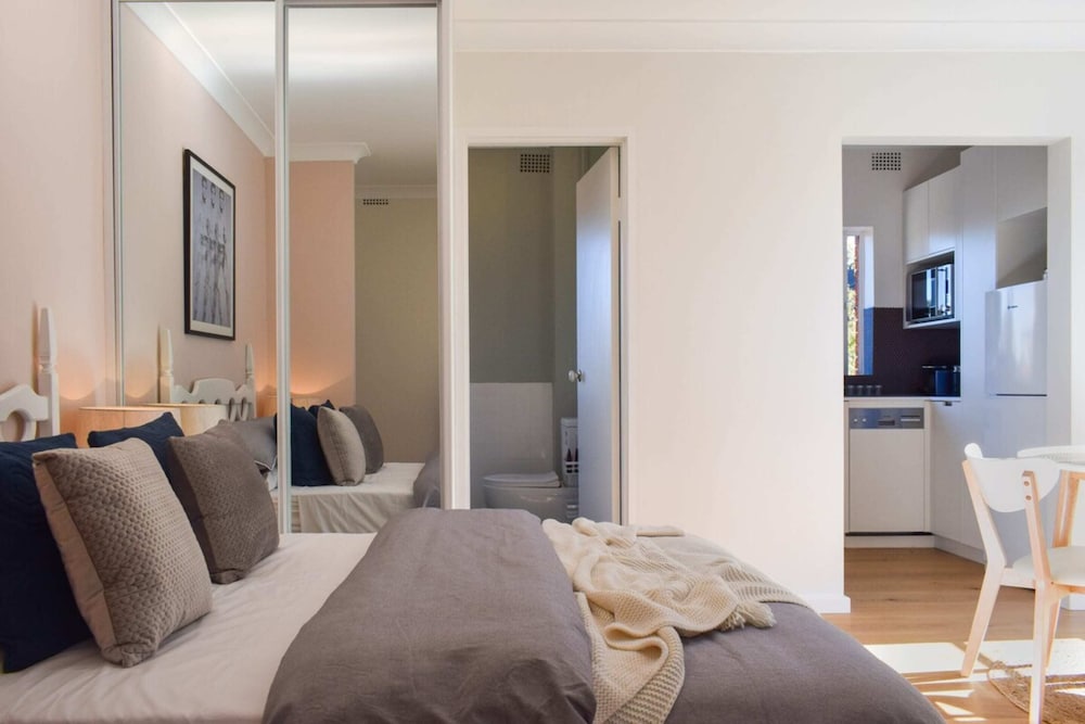 Sun-drenched 1 Bed Studio Apartment In Newtown
