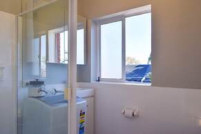 Sun-drenched 1 Bed Studio Apartment In Newtown