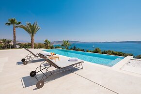 Ultraluxury Villa Elyzeum