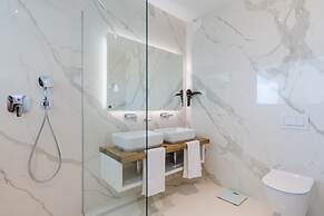 Luxury Villa Luna with Swimming Pool