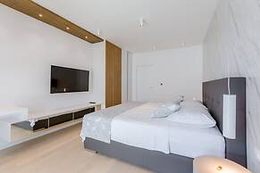 Luxury Villa Luna with Swimming Pool