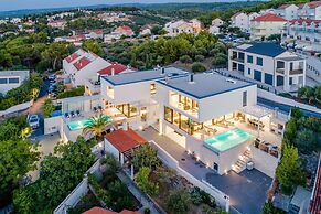 Luxury Villa Soleil with Swimming Pool