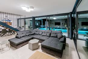 Luxury Villa Soleil with Swimming Pool