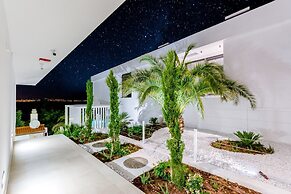 Luxury Villa Soleil with Swimming Pool