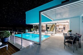 Luxury Villa Soleil with Swimming Pool
