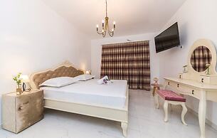 Beachfront Villa Baronessa with Pool