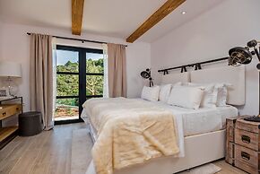 Beachfront Villa Feodora Grande
