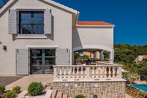 Beachfront Villa Feodora Grande
