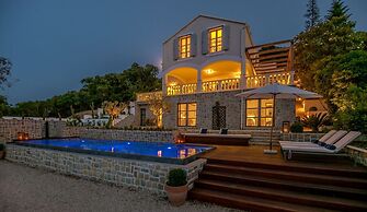 Beachfront Villa Feodora Grande