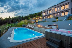 Luxury Villa Grand View