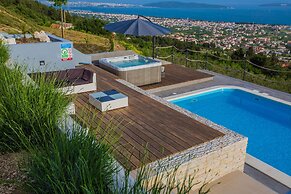 Luxury Villa Grand View