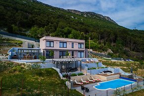 Luxury Villa Grand View