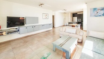 Charming 3bdr apt with sea view B5
