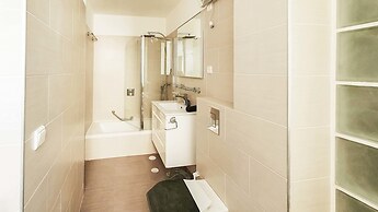 Charming 3bdr apt with sea view B5