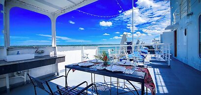 Doulos Phos The Ship Hotel