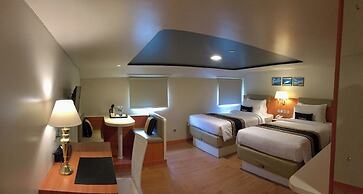 Doulos Phos The Ship Hotel