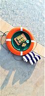 Doulos Phos The Ship Hotel