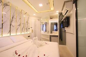 Pratunam Atrium Hotel