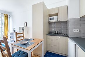 Friends Avenue Apartment