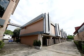 Sriracha Hotel And Spa