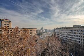Maccani Black Luxury Suites